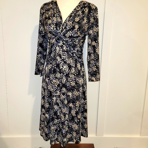 GNW Empire forward Dress with Rouching Size 8 Black Gray Cream Pattern - Picture 2 of 11